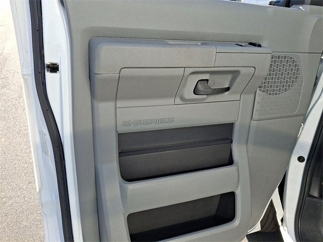 2024 Ford E-450SD 14' BOX TRUCK DRW