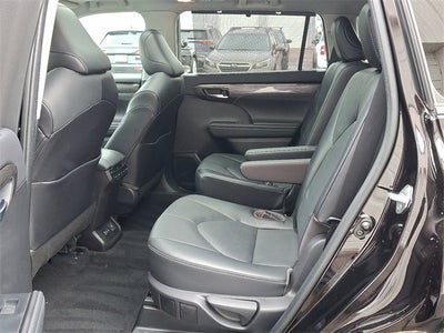 2022 Toyota Highlander Platinum