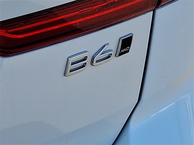 2023 Volvo XC60 B6 Ultimate Bright Theme