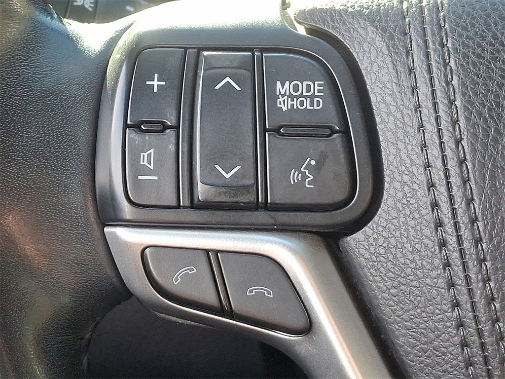 2017 Toyota Highlander SE