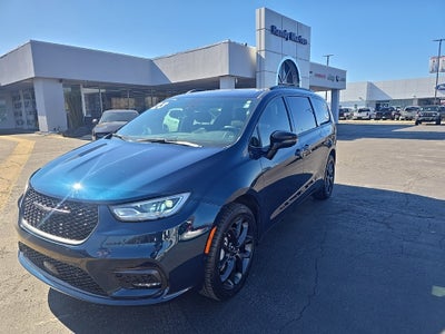 2023 Chrysler Pacifica Limited AWD