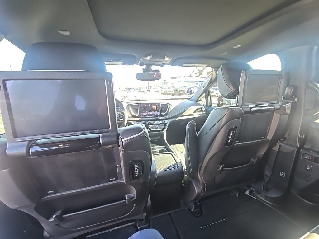 2023 Chrysler Pacifica Limited AWD