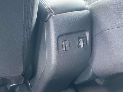 2022 Nissan Kicks SR
