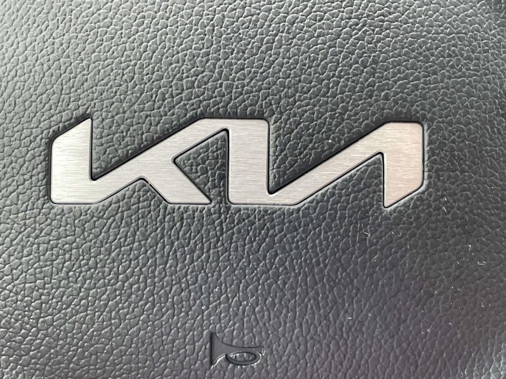 2023 Kia Carnival SX