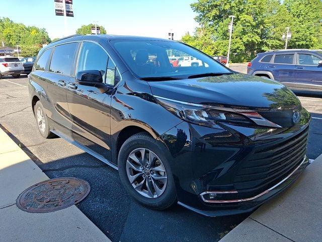 2024 Toyota Sienna XLE