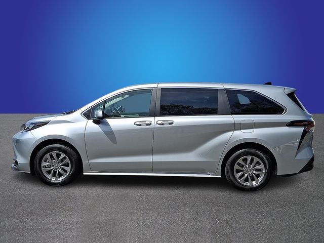 2025 Toyota Sienna LE 8 Passenger