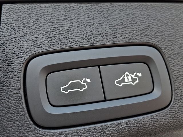 2023 Volvo XC60 B6 Ultimate Bright Theme