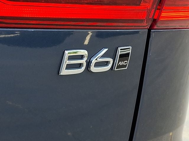 2023 Volvo XC60 B6 Ultimate Bright Theme