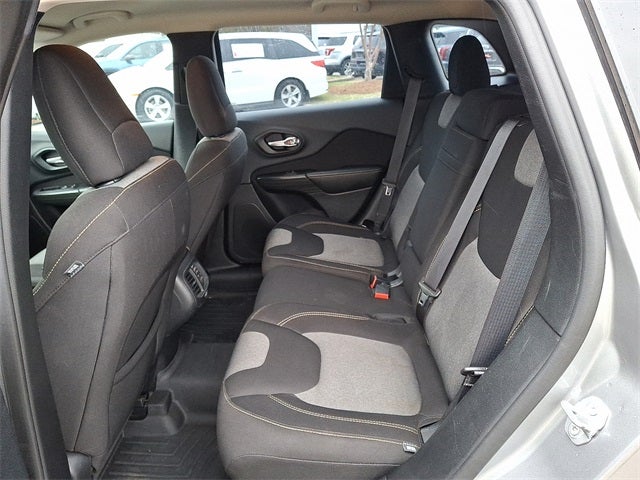 2016 Jeep Cherokee Sport