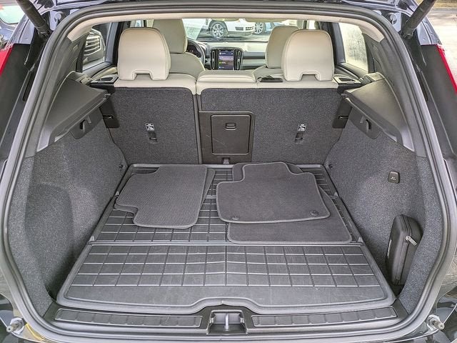 2023 Volvo XC40 Plus Dark Theme