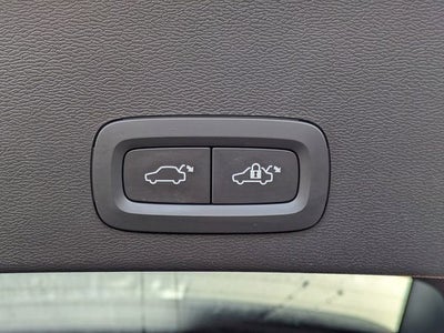 2023 Volvo XC40 Plus Dark Theme