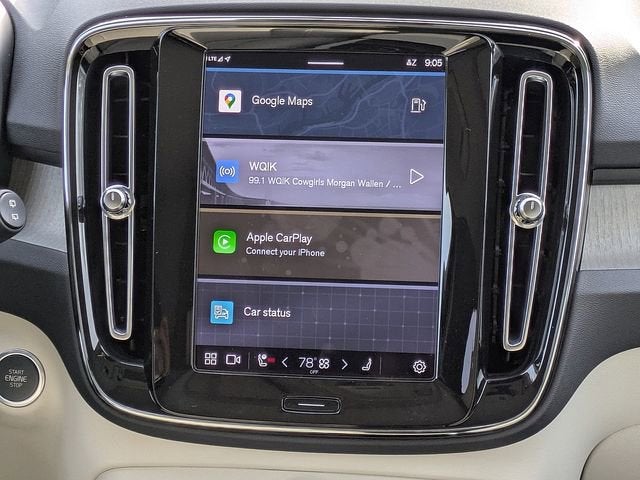 2023 Volvo XC40 Plus Dark Theme