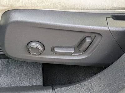 2023 Volvo XC40 Plus Dark Theme