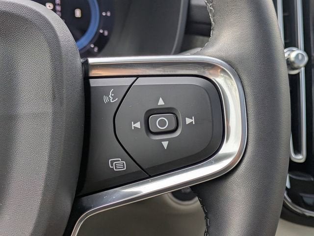 2023 Volvo XC40 Plus Dark Theme