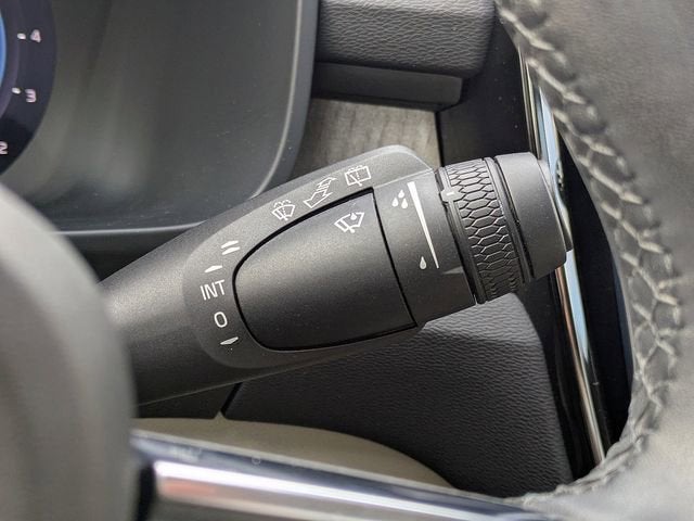 2023 Volvo XC40 Plus Dark Theme