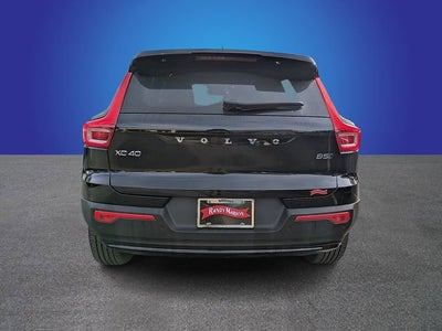 2023 Volvo XC40 Plus Dark Theme