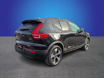 2023 Volvo XC40 Plus Dark Theme