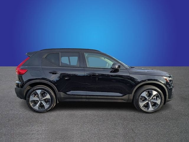 2023 Volvo XC40 Plus Dark Theme