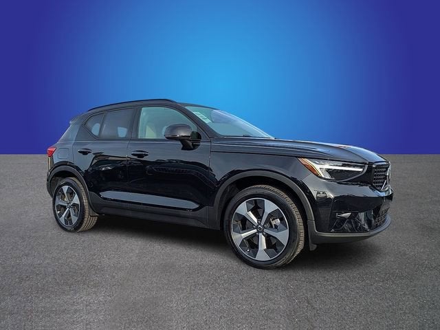 2023 Volvo XC40 Plus Dark Theme