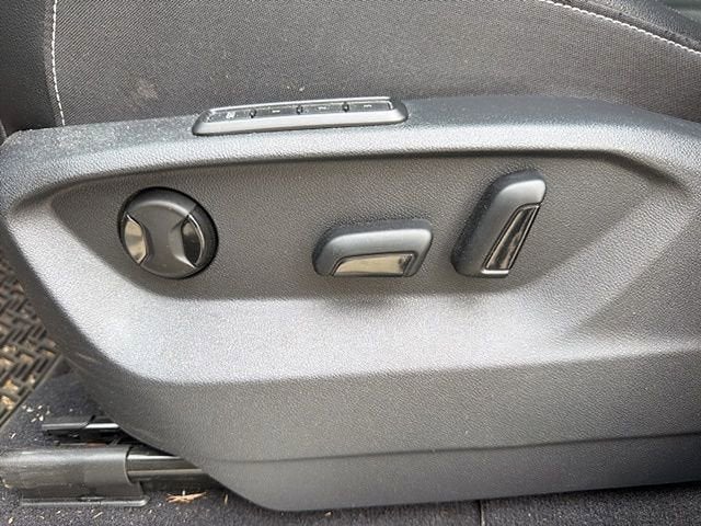 2025 Volkswagen Atlas Cross Sport 2.0T SEL R-Line Black