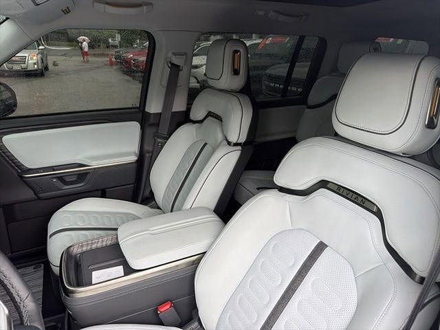 2025 RIVIAN R1S Adventure
