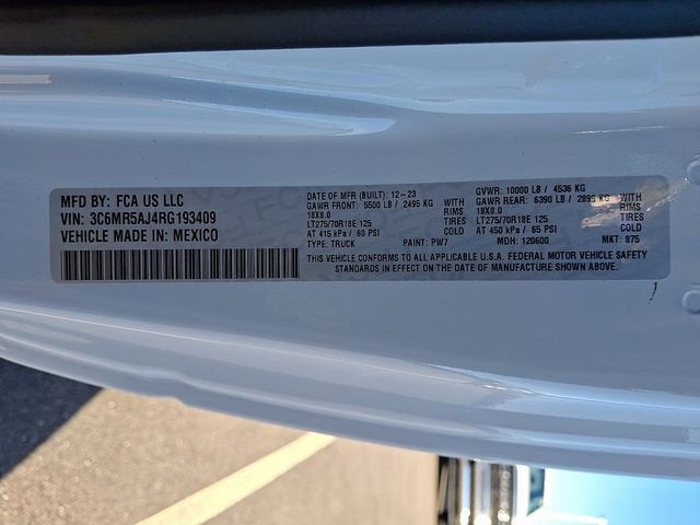 2024 RAM 2500 Tradesman Regular Cab 4x4 8' Box