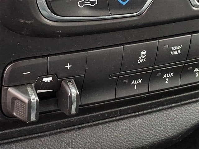 2018 RAM 2500 SLT Crew Cab 4x4 8' Box