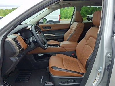 2025 Nissan Pathfinder Platinum FWD