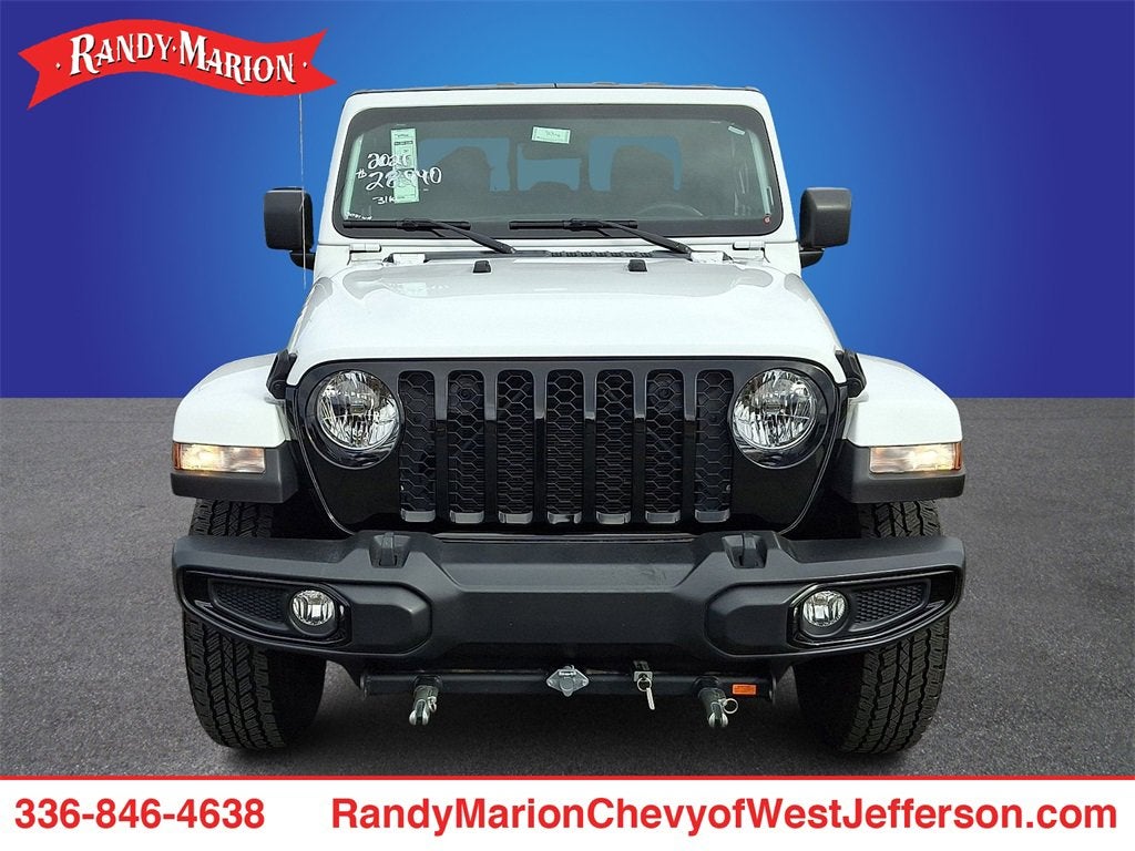2021 Jeep Gladiator Willys Sport photo 2