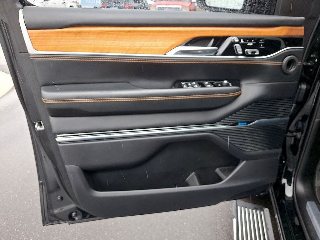 2022 Jeep Grand Wagoneer Series III