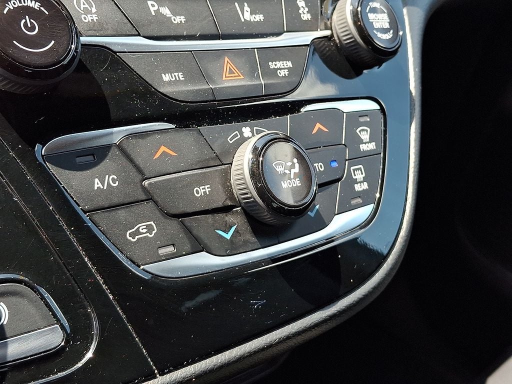 2025 Chrysler Pacifica Select