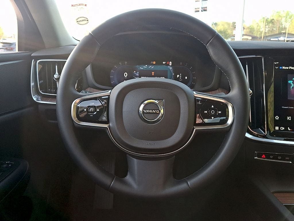 2024 Volvo S60 B5 Plus Dark Theme