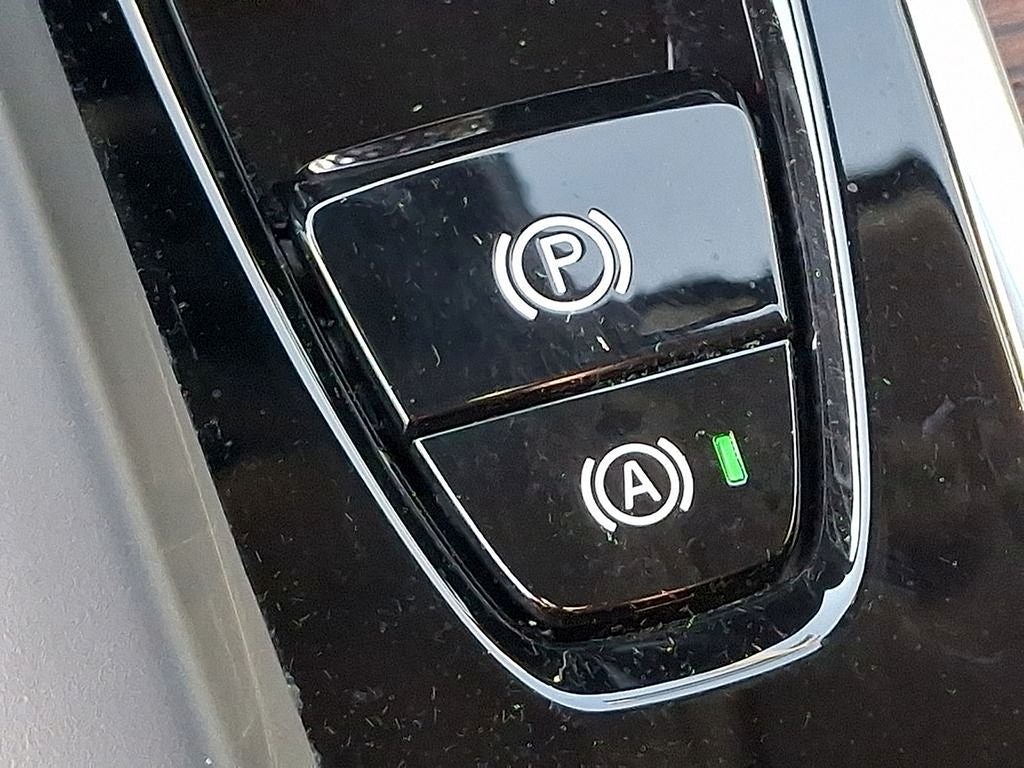 2024 Volvo S60 B5 Plus Dark Theme