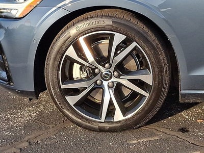 2024 Volvo S60 B5 Plus Dark Theme