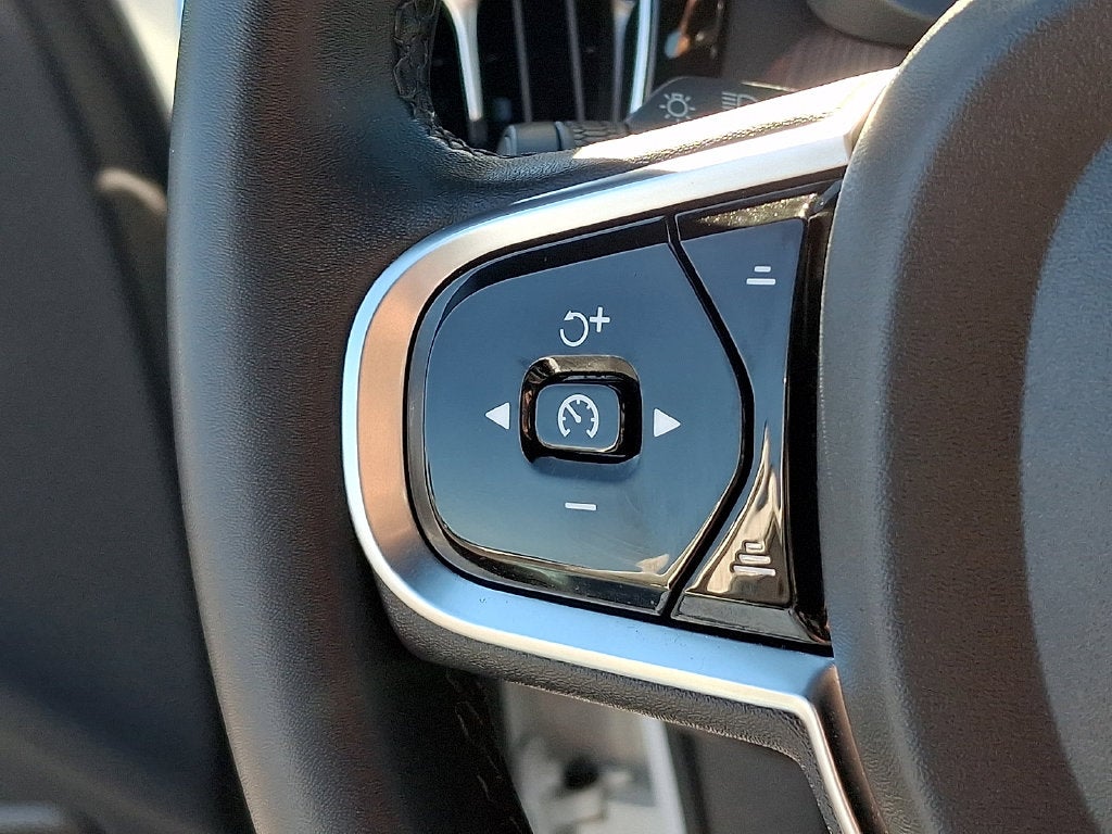 2023 Volvo S60 B5 Plus Black Edition