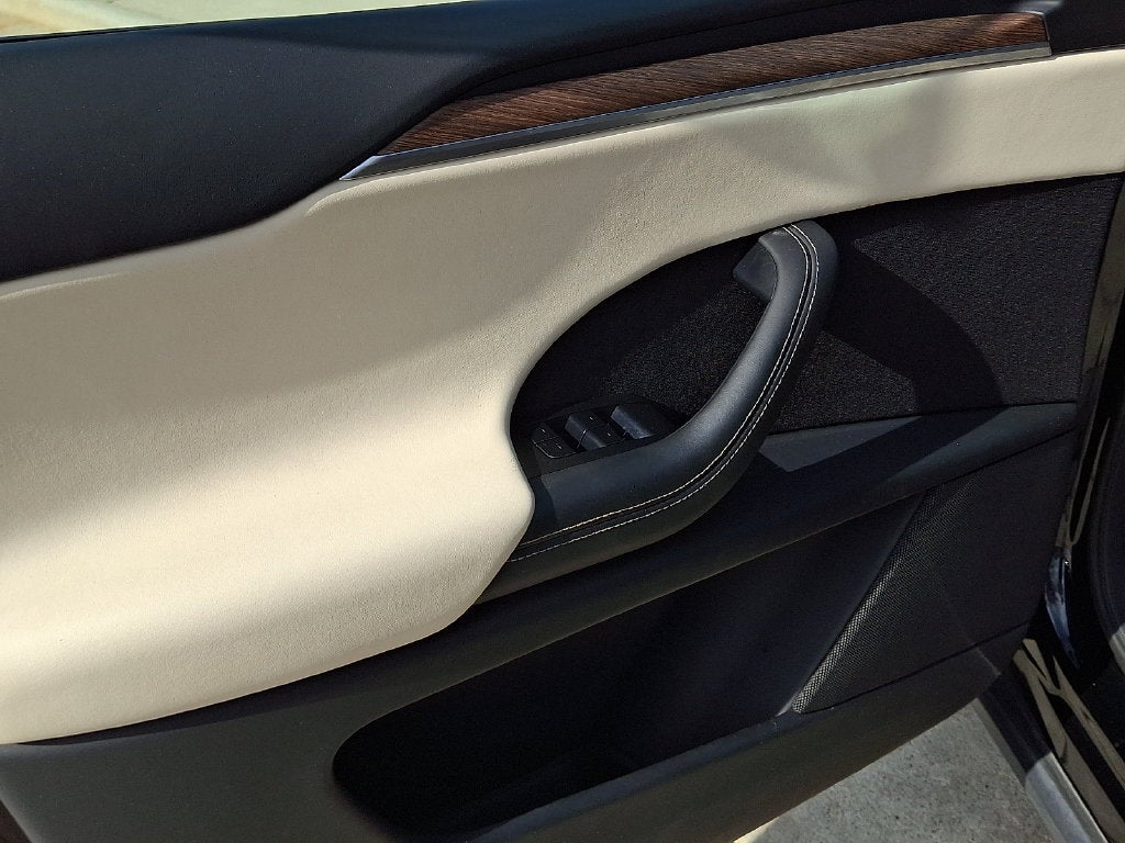 2025 Tesla Model X Base