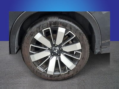 2025 Mitsubishi Outlander Base