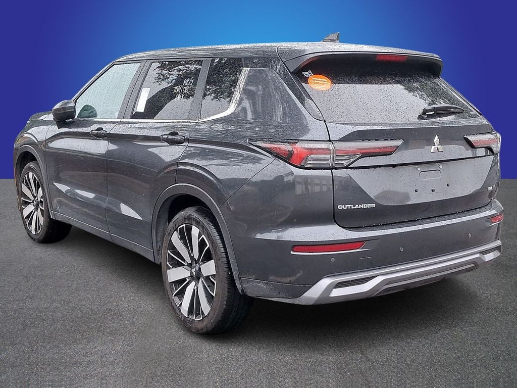 2025 Mitsubishi Outlander Base