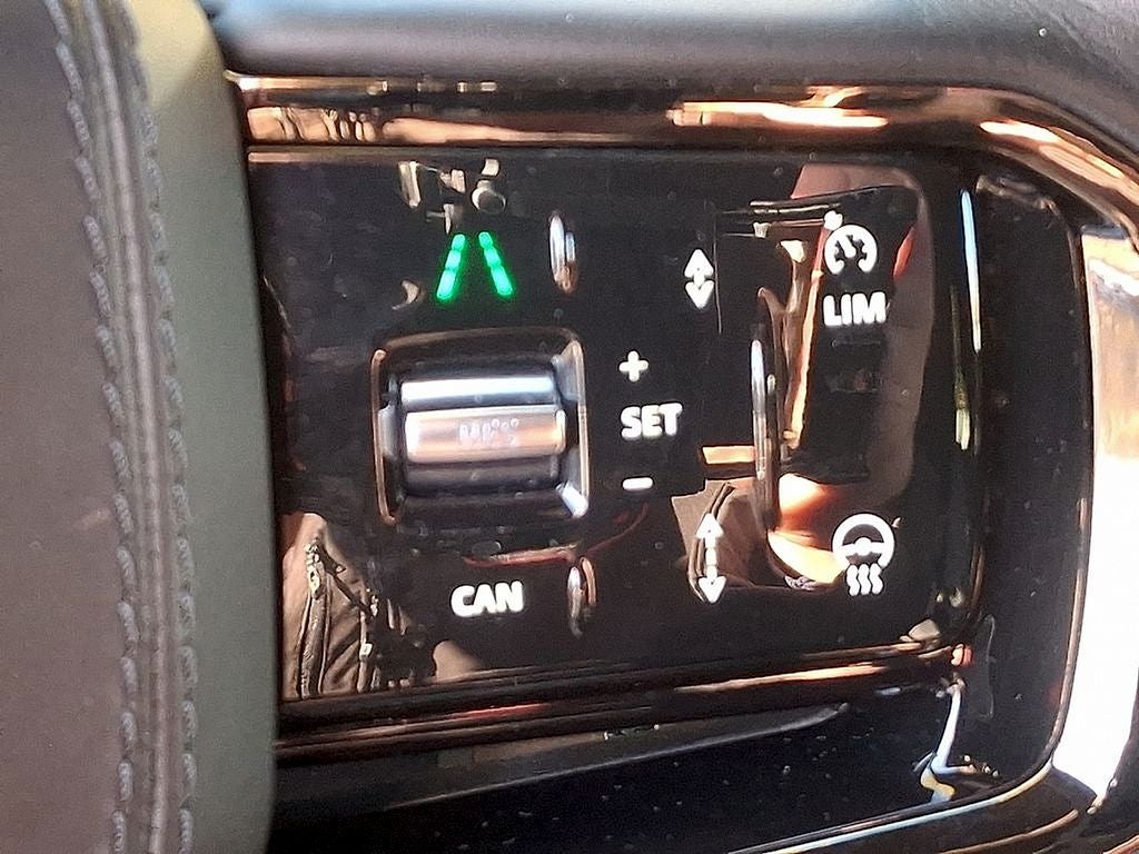 2025 Land Rover Range Rover Velar Dynamic SE