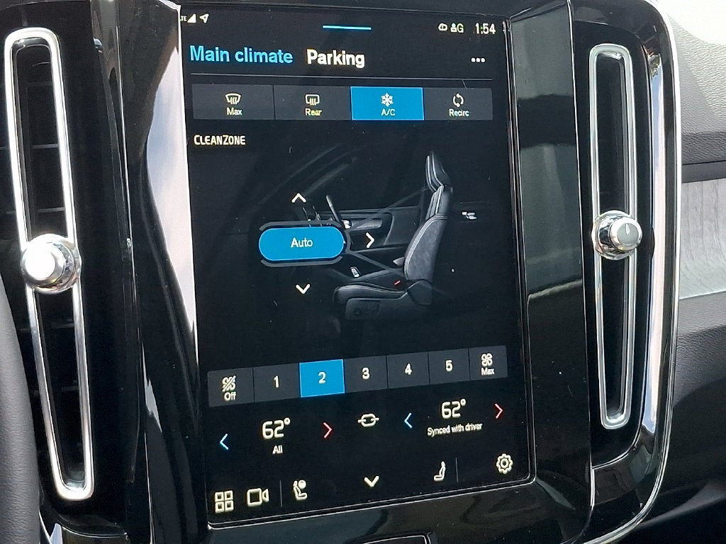 2024 Volvo XC40 B5 Plus Dark Theme