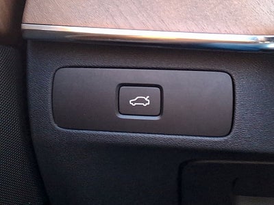 2025 Volvo XC90 B5 Plus