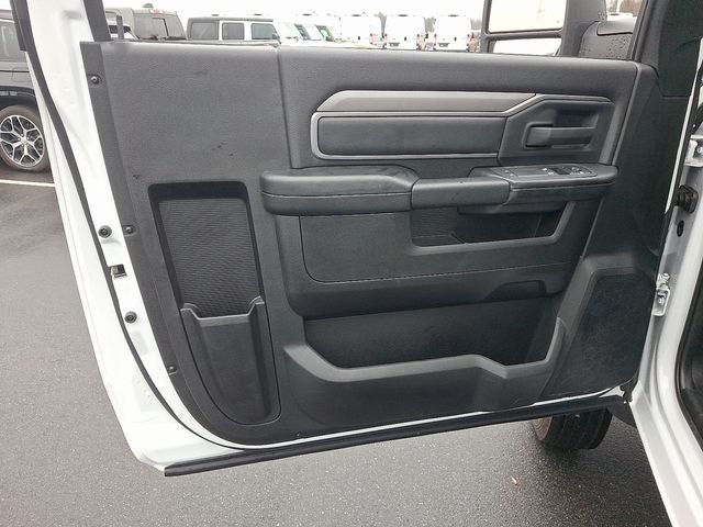 2025 RAM 5500HD Tradesman/Big Horn