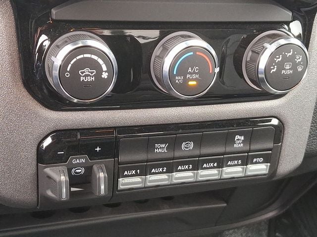 2025 RAM 5500HD Tradesman/Big Horn